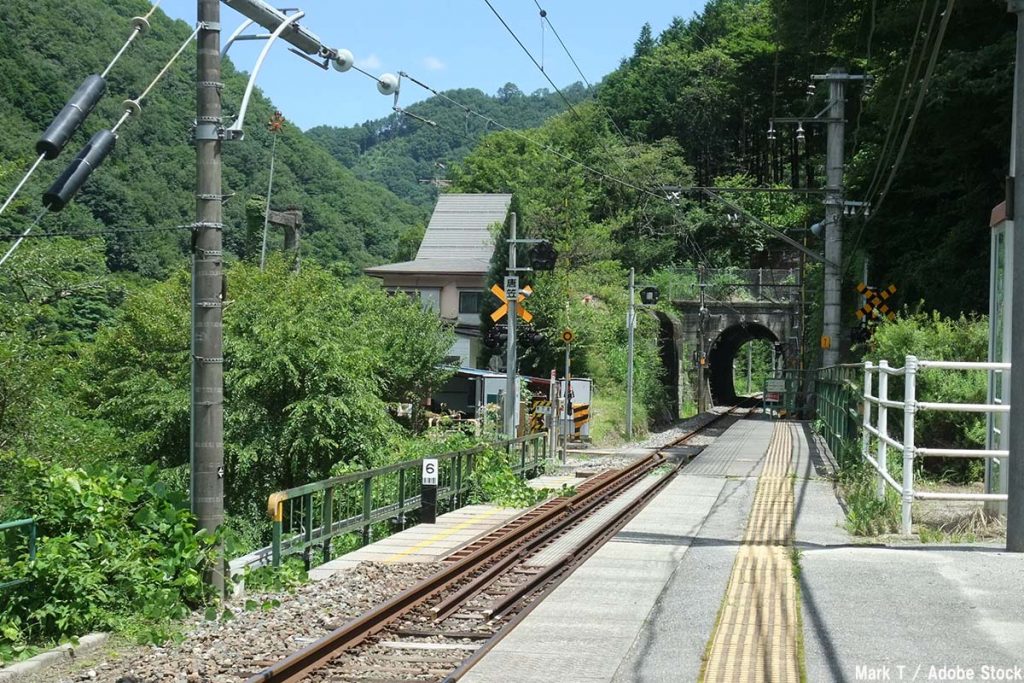 【秘境駅まとめ15選】都会では見られない！自然を感じる駅
