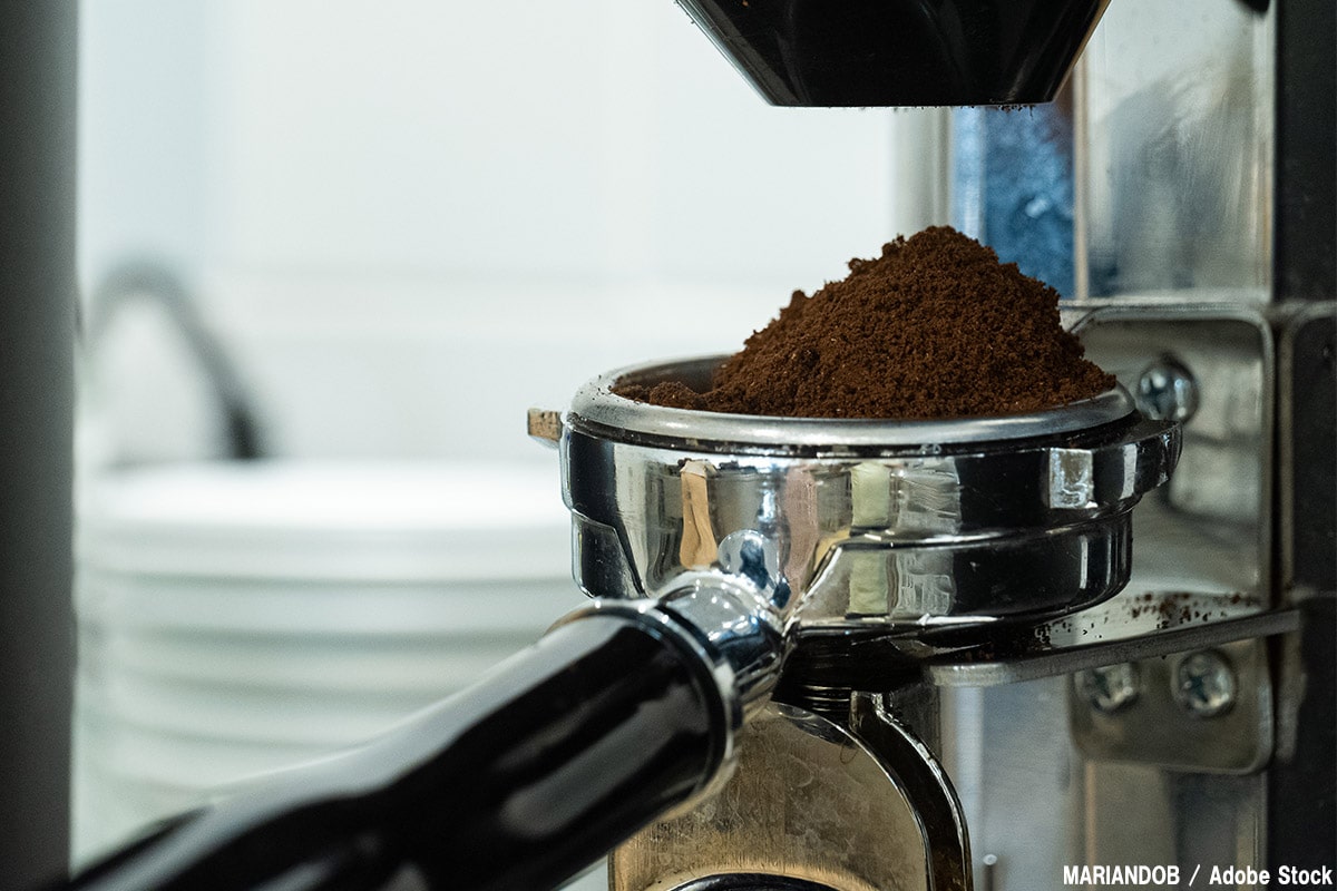 コーヒーかすの廃棄が環境問題に？地球に優しい再利用方法は